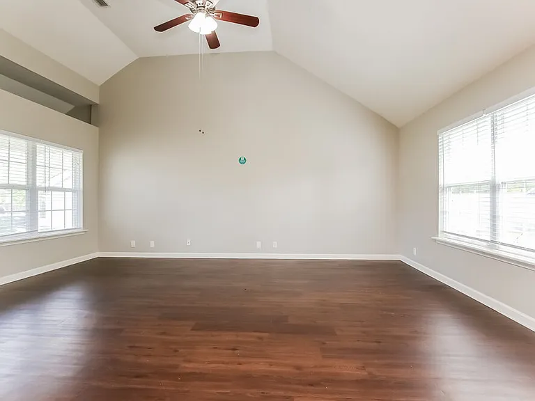 8632 Lawson Dr — Photo 4
