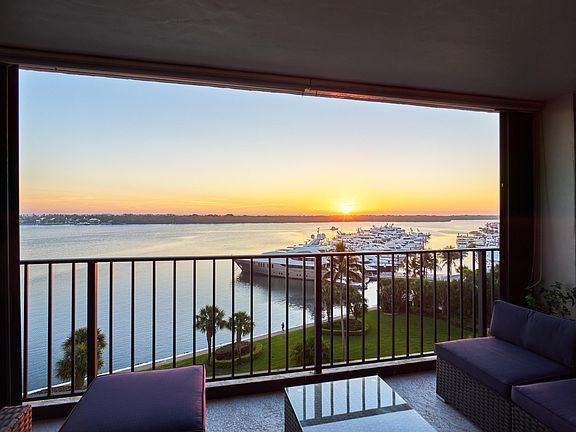 5th image of 124 Lakeshore Drive #829