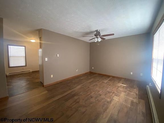 3rd image of 117 Sharon Ln