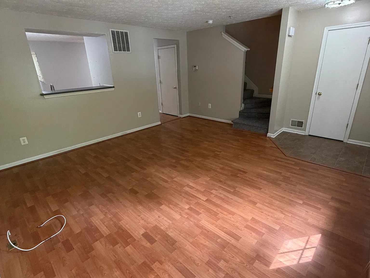 3 bed, 2.5 bath, 1240 sqft, $2,200 — Photo 3