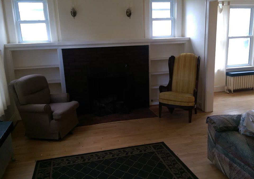 2nd image of 146 W Howard St