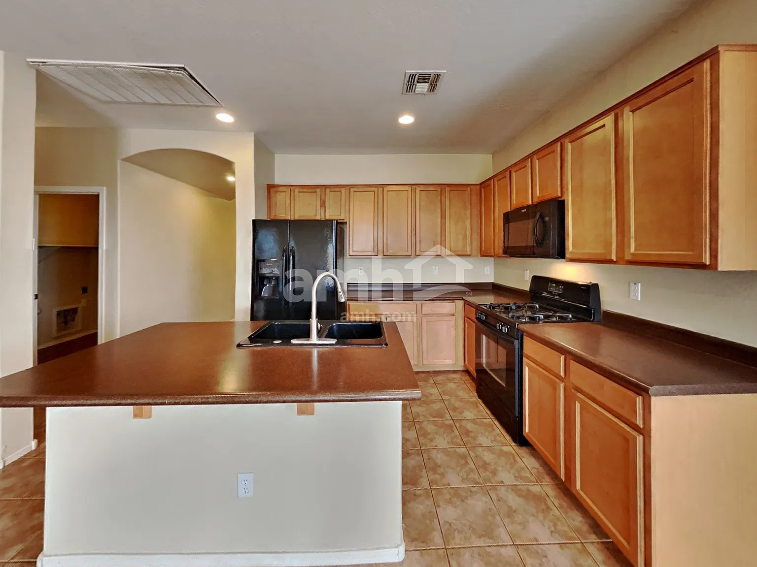 4 bed, 3.0 bath, 1825 sqft, $2,250 — Photo 3