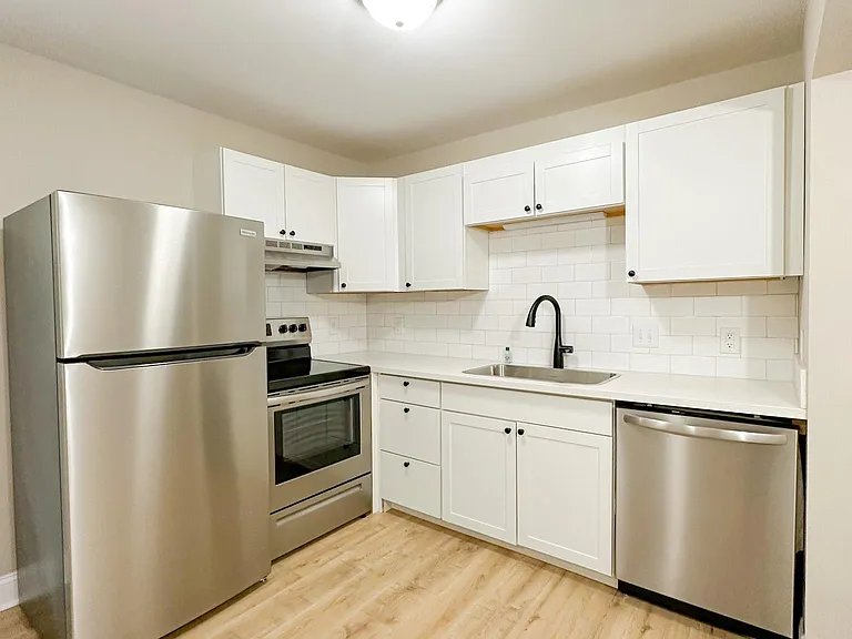 809 Teaberry Ln #B — Photo 7