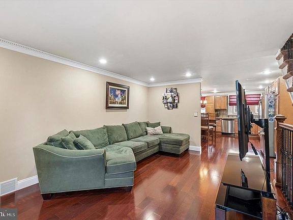 5th image of 412 Rively Ave