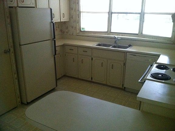 4th image of 440 Bark Cir