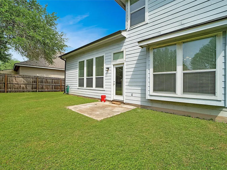 121 Park Ln — Photo 31