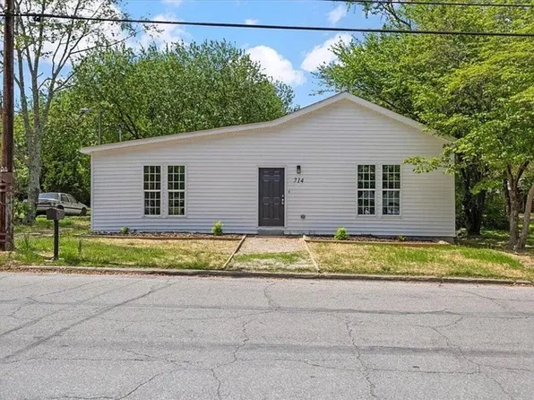 714 Harriett St, Henderson, NC 27536