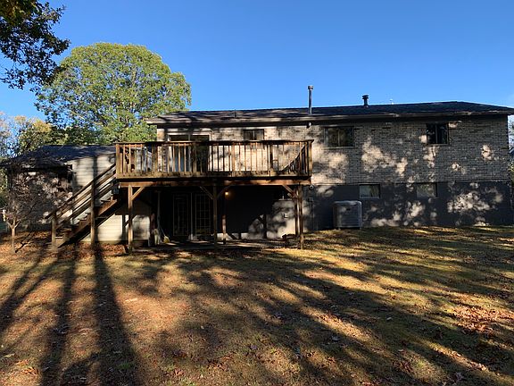 3rd image of 303 Lucas Dr