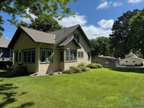 610 S Carroll St, Rock Rapids, IA 51246