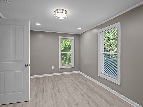 5th image of 4116 E Pine St