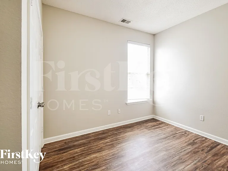 7298 Hunters Horn Dr — Photo 15