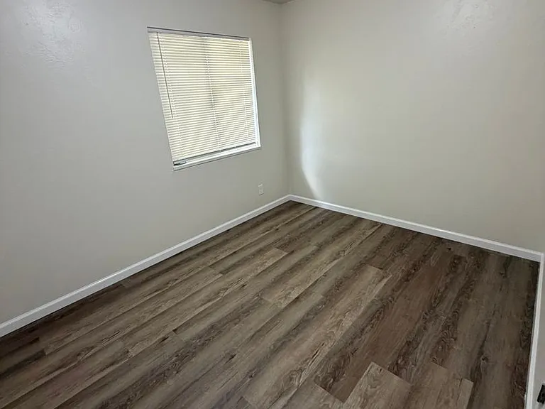 1409 Roberts Ave — Photo 8