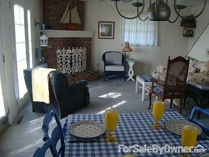 Living/Dining area