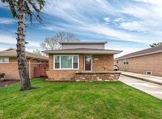 2652 W 94th St, Evergreen Park, IL 60805