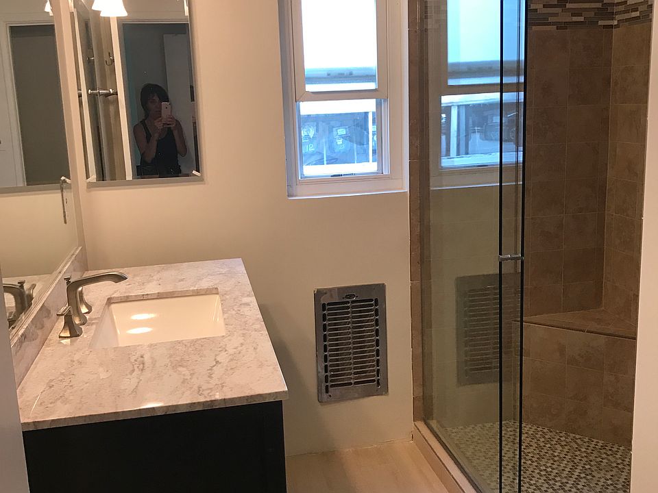 2nd image of 15484 Moorpark St APT 9