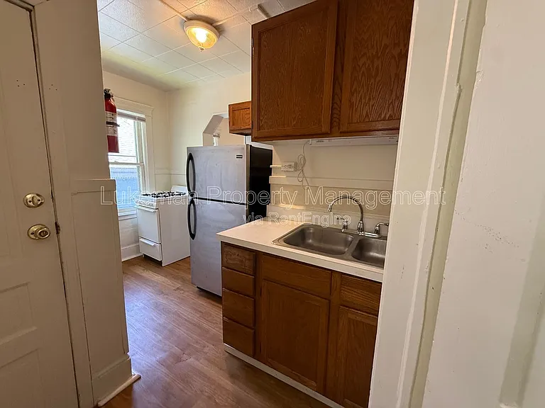 301 Douglas Ave #3 — Photo 6