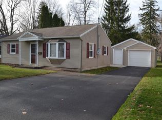117 Crescent Dr, Palmyra, NY 14522
