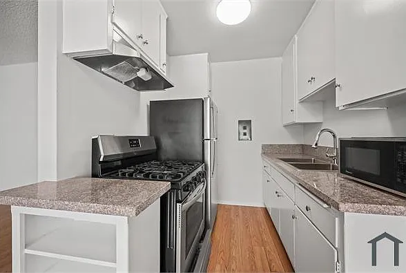 12540 Pacific Ave #7 — Photo 3