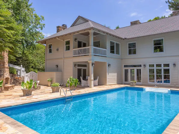 100 Arlen Park Dr, Chapel Hill, NC 27516