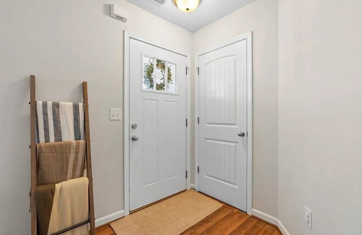 4 bed, 2.5 bath, 1812 sqft, $2,195 — Photo 4
