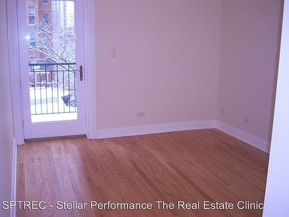 3rd image of 851 N La Salle Dr APT 2S
