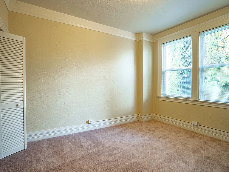 Alexander Apartments — Photo 14