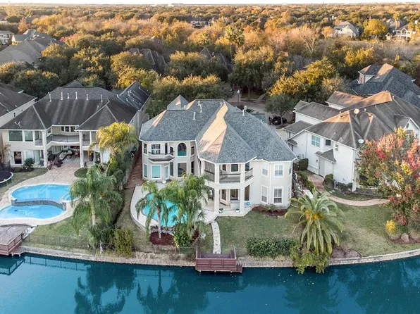 5011 Regency Dr, Sugar Land, TX 77479