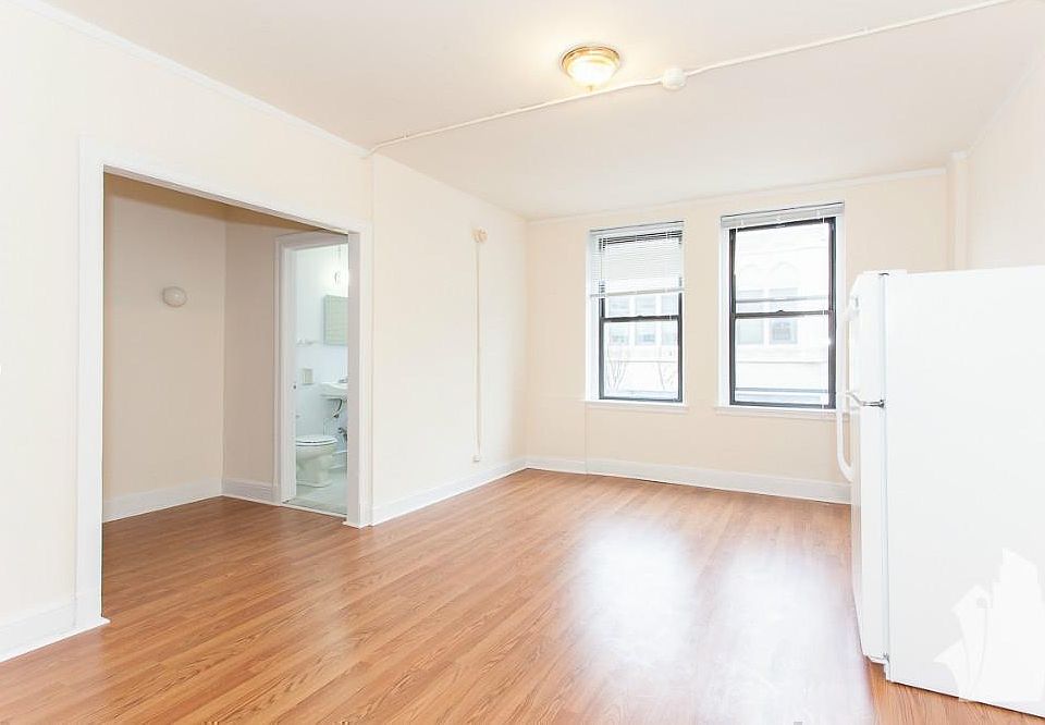 1st image of 2765 N Milwaukee Ave #116