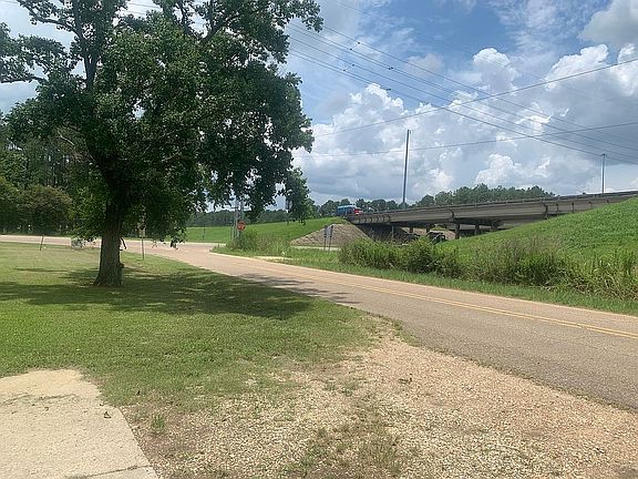 5th image of 45020 Rogers Rd