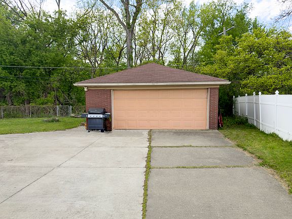 4th image of 21233 Fairview Dr