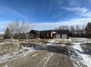 328 Pine Ridge Dr SW, Arnegard, ND 58835