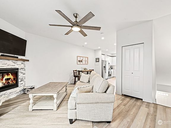 5th image of 334 9th Avenue SE #D-15