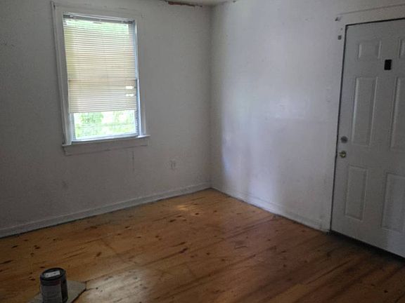 2nd image of 3483 Hollywood St