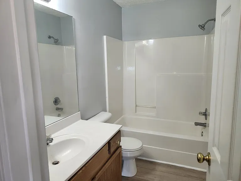 124 Williams St — Photo 13