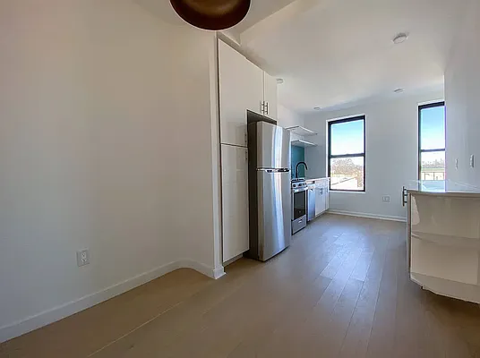 Rented by SERHANT. | media 25