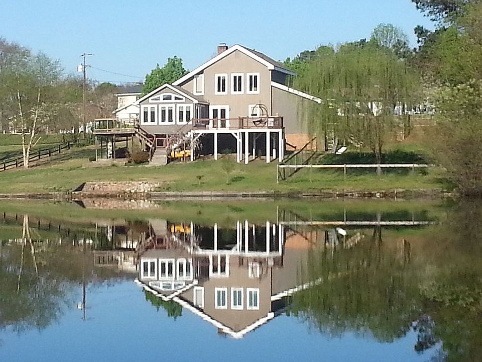 1st image of 208 Edgewater Dr