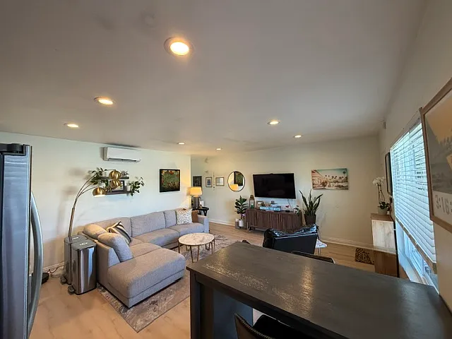 1 bed, 596 sqft, $3,195 — Photo 3