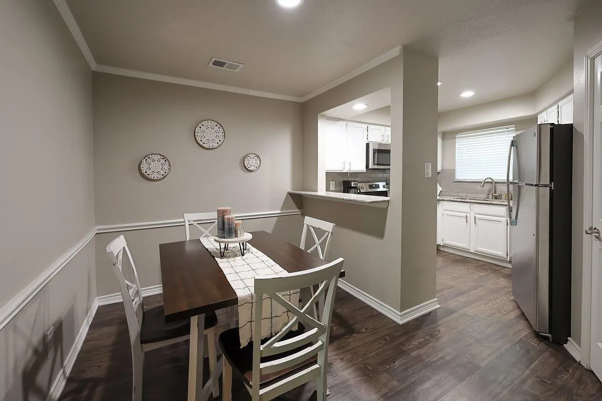 Deerwood Apartments — Photo 2