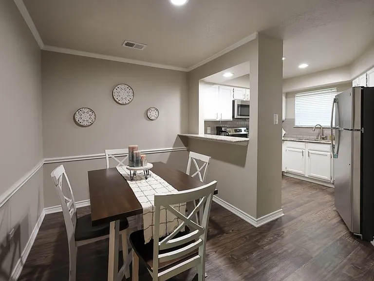 Deerwood Apartments — Photo 3