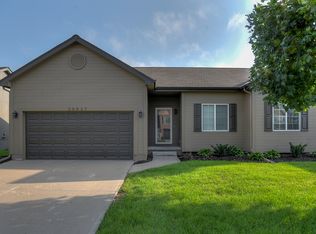 20937 Oak St, Gretna, NE 68028