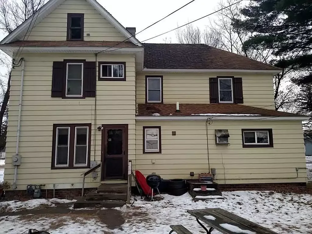 6 bed, 1932 sqft, $2,310 — Photo 2