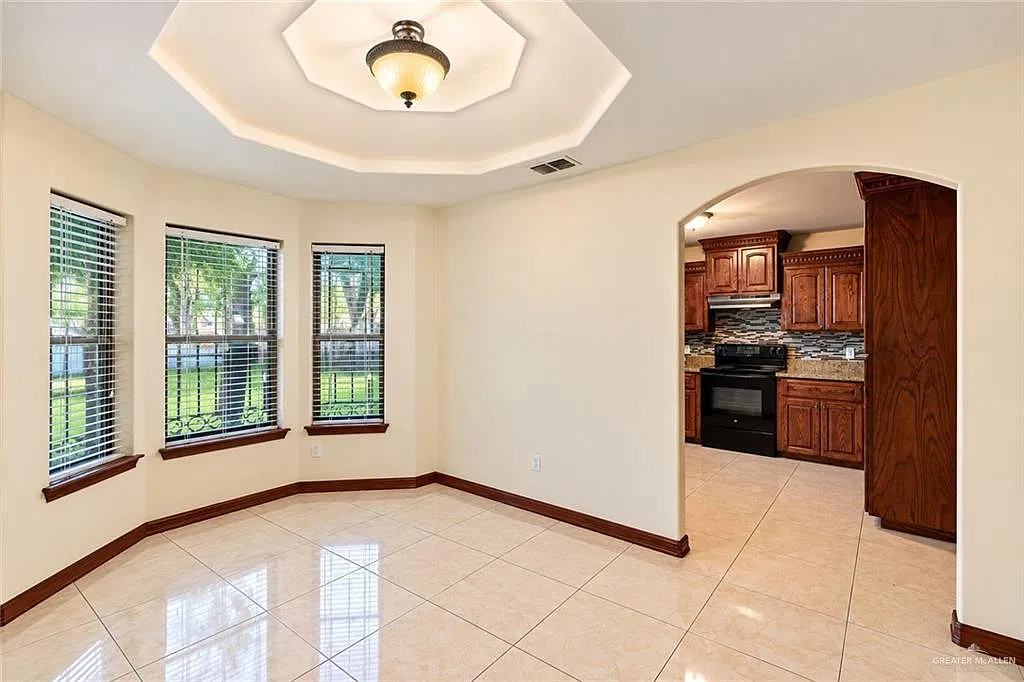 4 bed, 2.0 bath, 1934 sqft, $1,850 — Photo 3