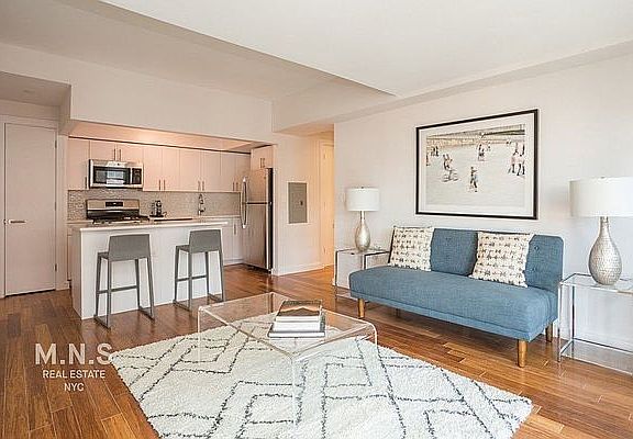 4th image of 27 Albany Ave APT 702
