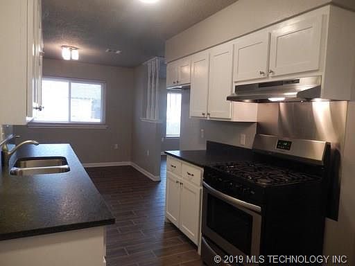 3rd image of 210 W Lee Ave