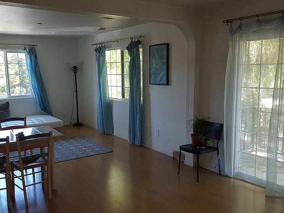 4th image of 602 Heller St