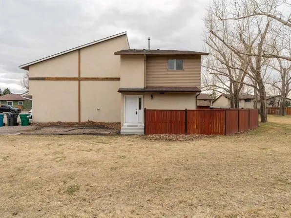 19 E Columbia Pl W, Lethbridge, AB T1K 5A8