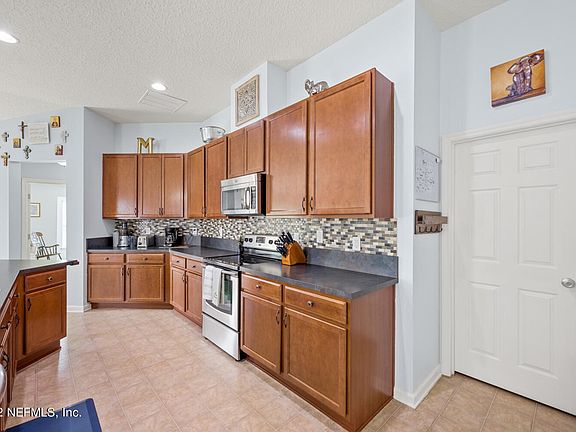 5th image of 11851 Alexandra Dr