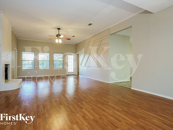 3rd image of 1402 New Haven Dr
