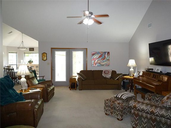 4th image of 715 Lisa Ln