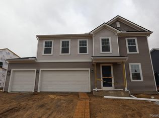 360 Hidden Riv W, Holly, MI 48442